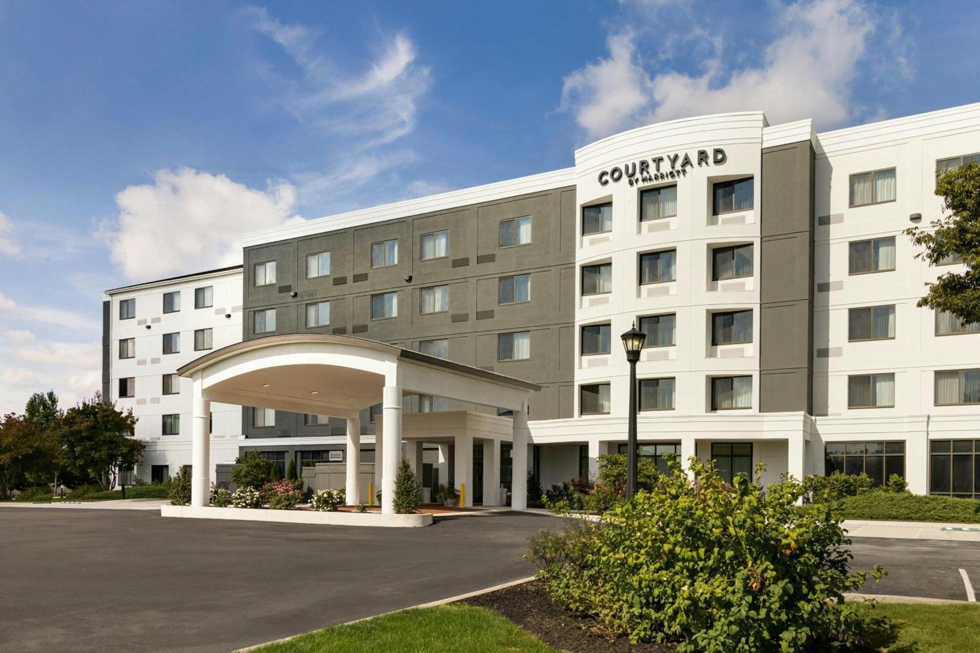 Courtyard Lancaster Hotell Fertility Eksteriør bilde