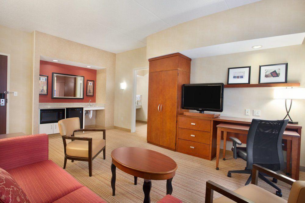 Courtyard Lancaster Hotell Fertility Eksteriør bilde