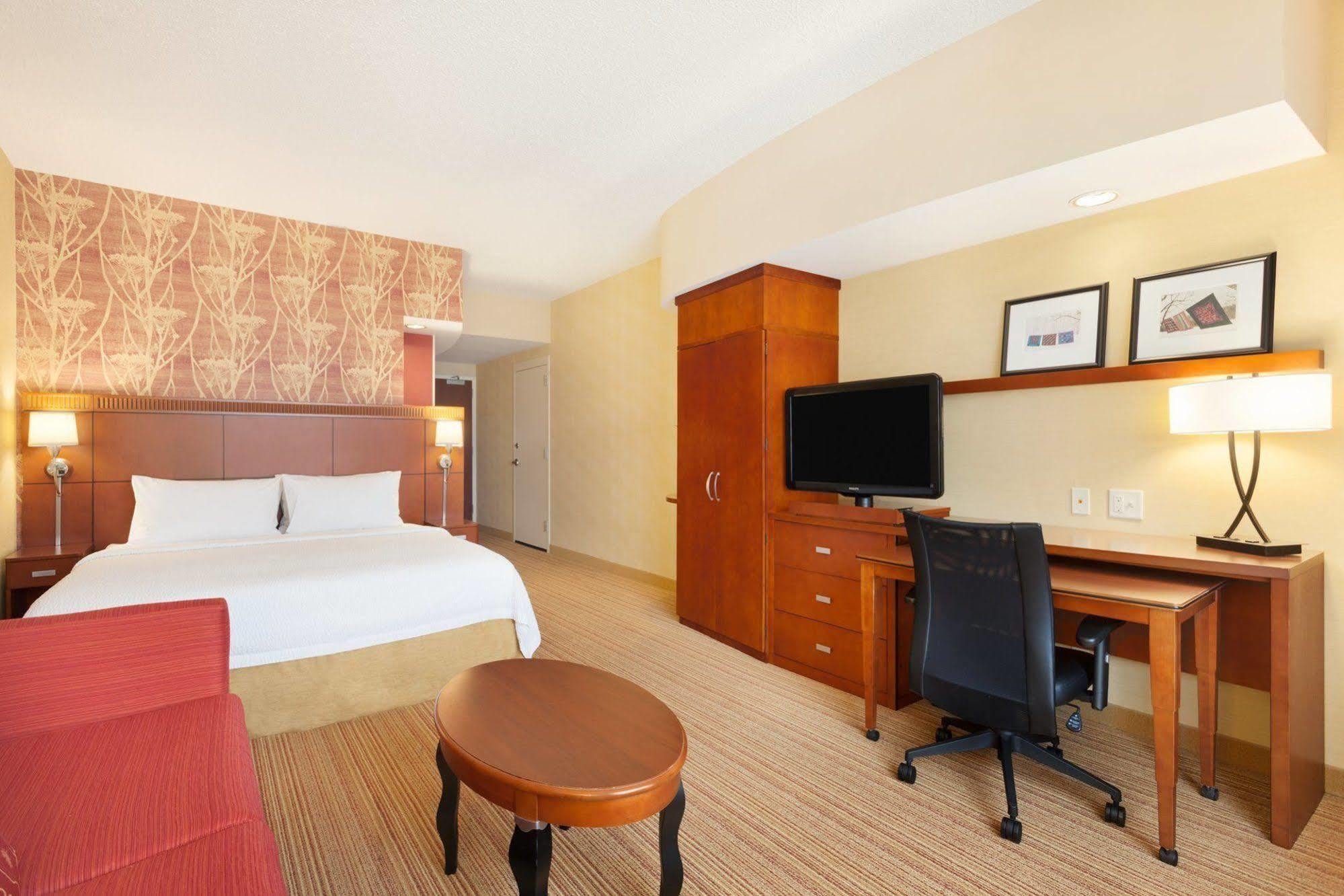Courtyard Lancaster Hotell Fertility Eksteriør bilde