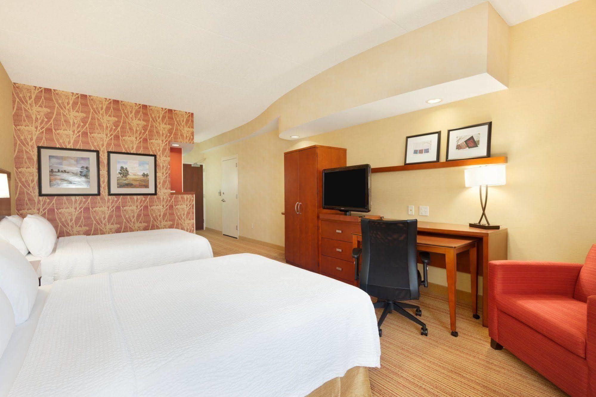Courtyard Lancaster Hotell Fertility Eksteriør bilde